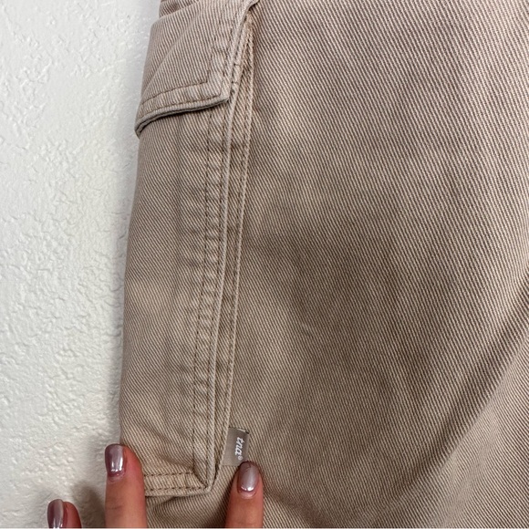 Aritzia TNA Troop Cargo Utility Pant in Khaki Size 2 - Picture 5 of 11